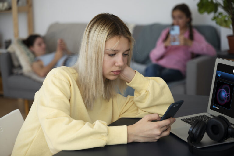 Desconexión digital, minimalismo digital y huella digital: hacia un uso más consciente de la tecnología